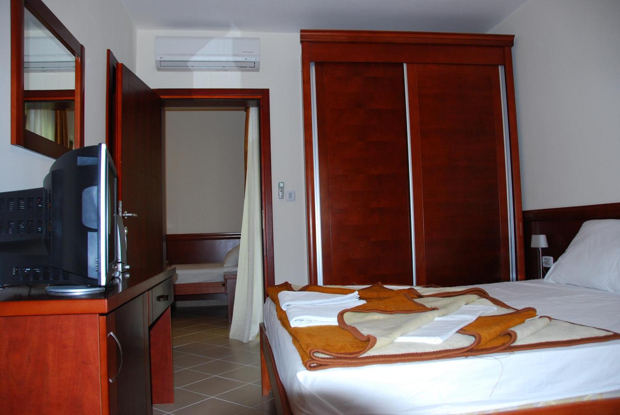 Apartments Krapina Budua Esterno foto