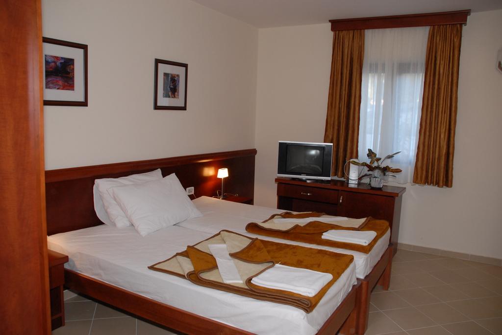 Apartments Krapina Budua Esterno foto