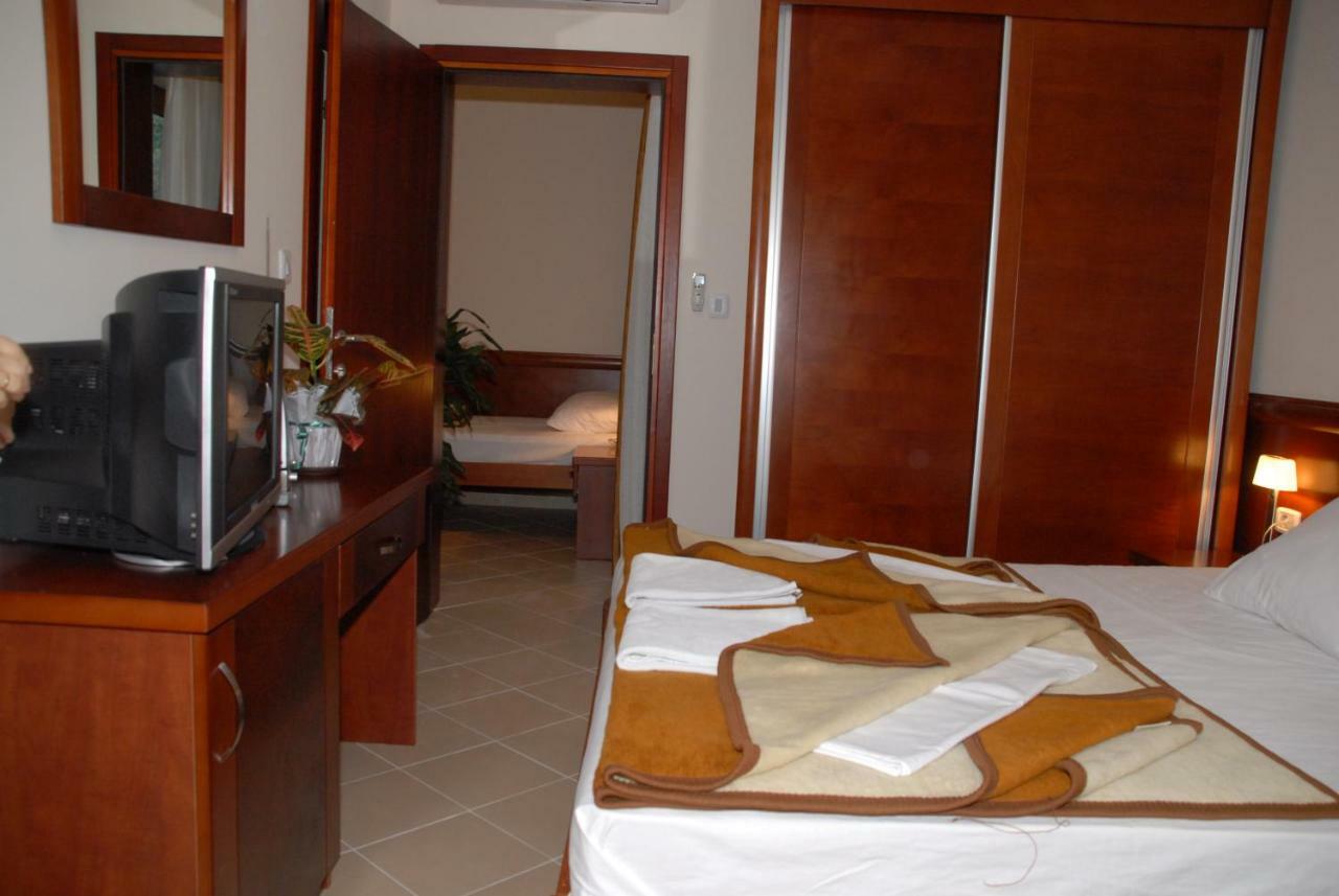 Apartments Krapina Budua Esterno foto